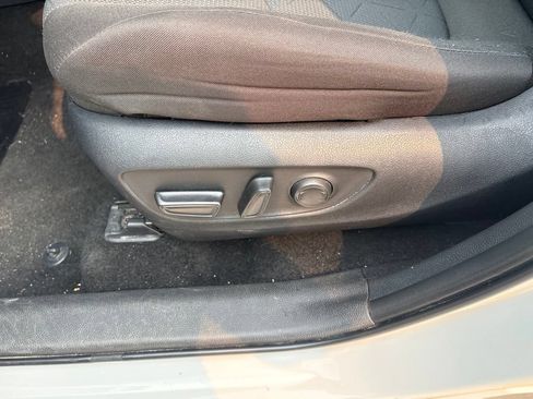 Used 2025 Toyota RAV4 XLE AWD/4WD image 14