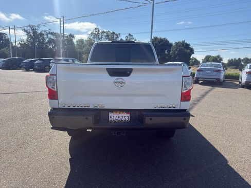 Used 2018 Nissan Titan PRO-4X w/ Pro-4x Convenience Package AWD/4WD image 6
