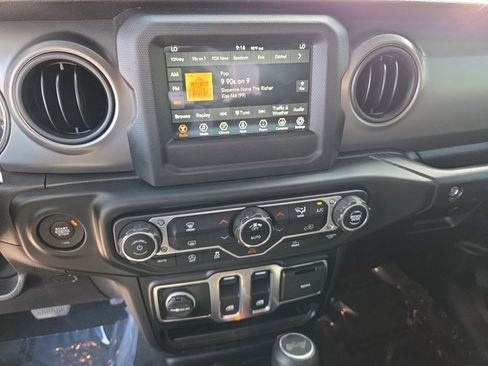 Used 2022 Jeep Wrangler Sport AWD/4WD image 15