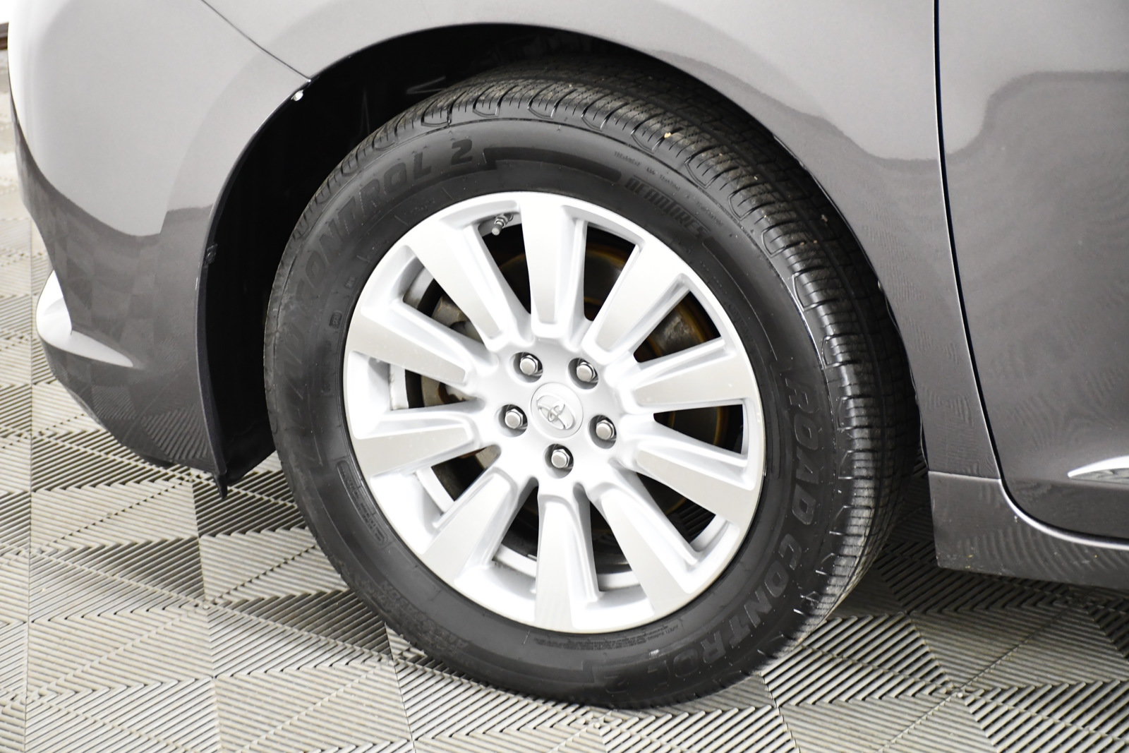 Used 2017 Toyota Sienna XLE Premium AWD/4WD image 50