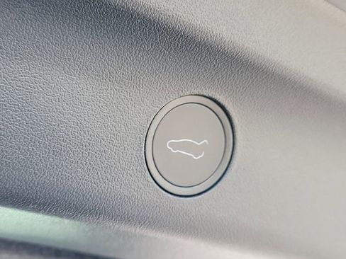 Used 2022 Tesla Model Y Performance image 9