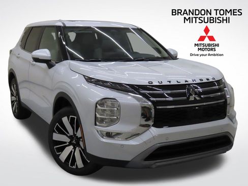 New 2025 Mitsubishi Outlander SE image 1