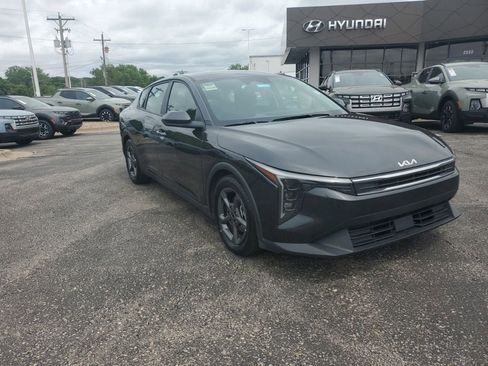 Used 2025 Kia K4 FWD image 3