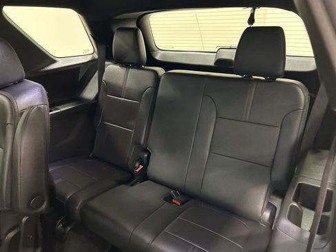 Used 2023 Chevrolet Traverse RS image 33