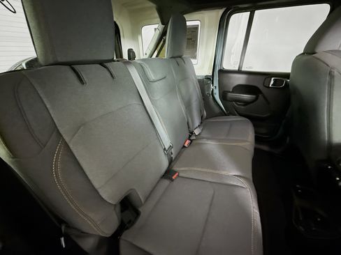 Used 2025 Jeep Wrangler Sport image 31