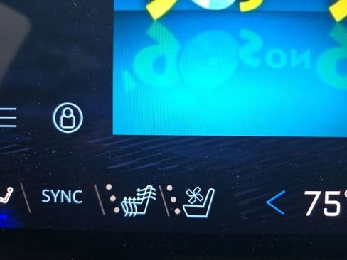 Used 2025 Chevrolet Traverse RS image 35