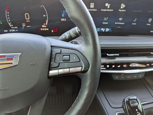 Used 2024 Cadillac XT4 Premium Luxury w/ Technology Package FWD image 17