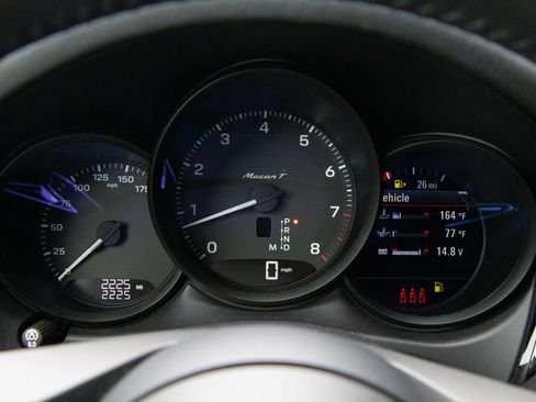 Certified 2026 Porsche Macan Turbo AWD/4WD image 11
