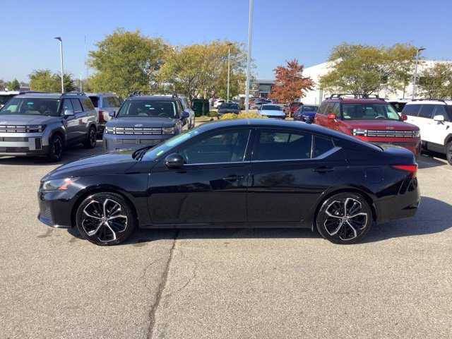 Used 2023 Nissan Altima 2.5 SR FWD image 2