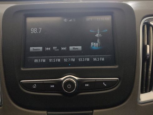 Used 2018 Chevrolet Malibu LT FWD image 25