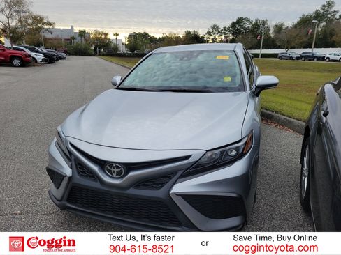 Used 2023 Toyota Camry SE image 1