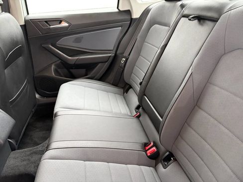 Certified 2025 Volkswagen Jetta SE w/ Sunroof Package FWD image 24