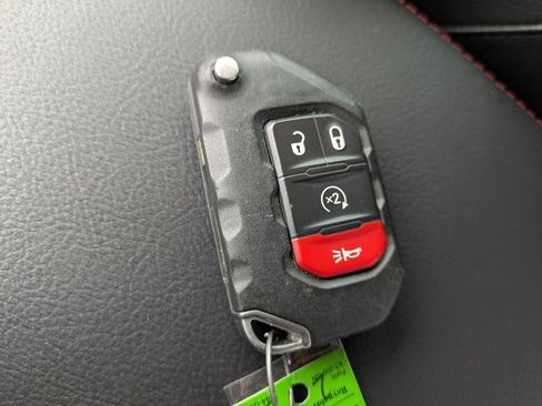 Used 2022 Jeep Gladiator Rubicon w/ LED Lighting Group AWD/4WD image 29