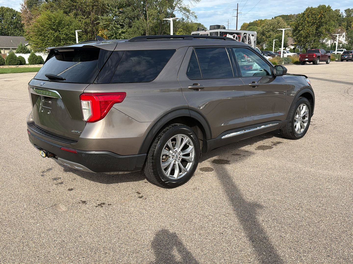 Used 2021 Ford Explorer XLT w/ Equipment Group 202A AWD/4WD image 2