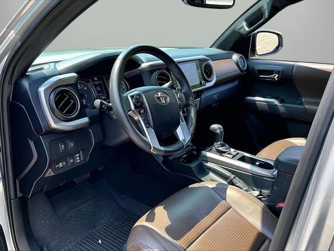 Used 2021 Toyota Tacoma Limited AWD/4WD image 18