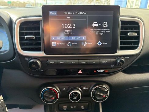 Used 2025 Hyundai Venue SE image 22