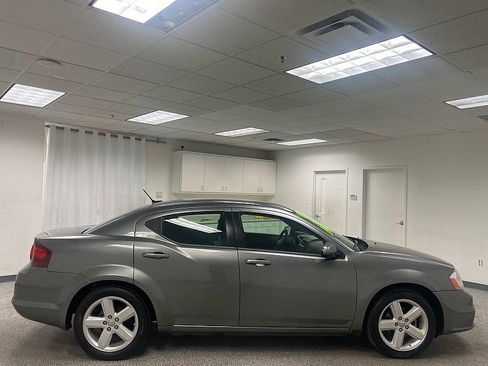 Used 2013 Dodge Avenger SXT image 4