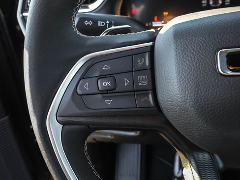 New 2025 Jeep Grand Cherokee Altitude image 24