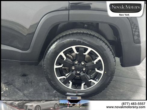 Used 2023 Jeep Renegade Trailhawk AWD/4WD image 6