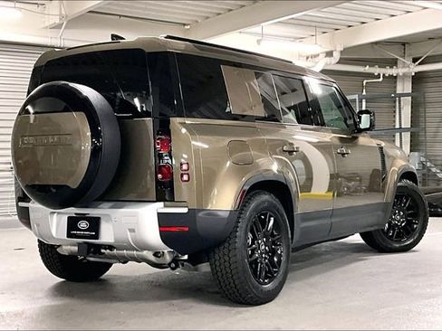 New 2025 Land Rover Defender 110 S image 4