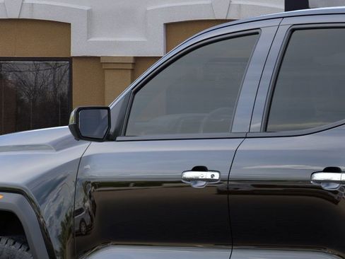 New 2026 GMC Canyon Denali image 13