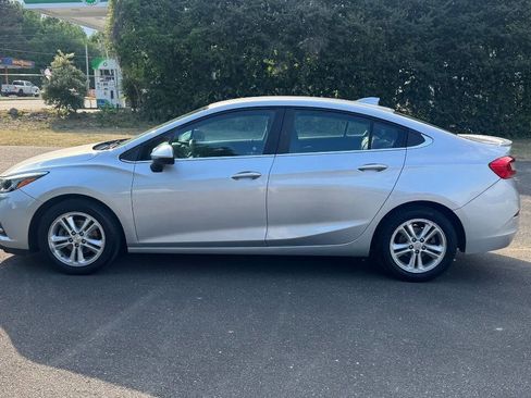 Used 2016 Chevrolet Cruze LT w/ Convenience Package FWD image 5