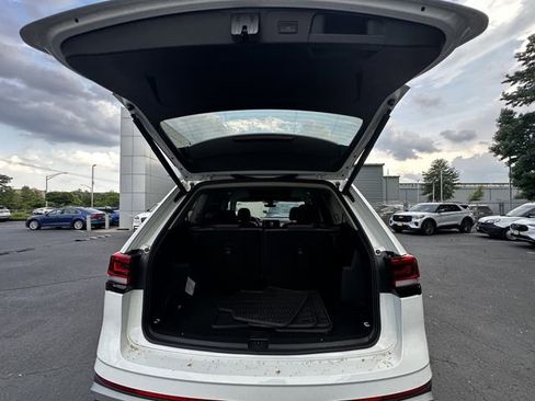 Used 2024 Volkswagen Atlas Peak Edition SE AWD/4WD image 42