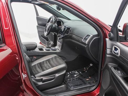 Used 2019 Jeep Grand Cherokee Altitude AWD/4WD image 24