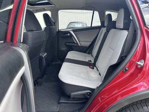 Used 2016 Toyota RAV4 XLE AWD/4WD image 14