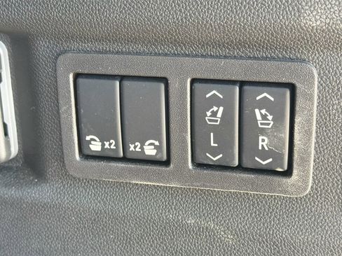 Used 2024 GMC Yukon Denali w/ Denali Reserve Package image 14