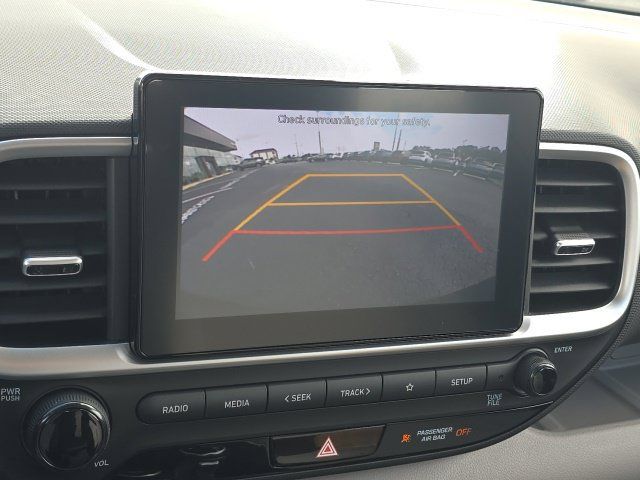 Certified 2022 Hyundai Venue SEL FWD image 14