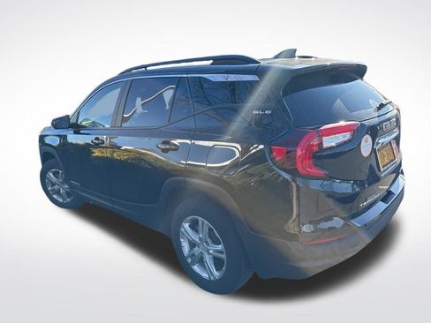 Used 2022 GMC Terrain SLE w/ Driver Convenience Package image 3