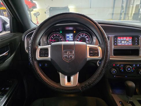 Used 2011 Dodge Charger SE RWD image 16
