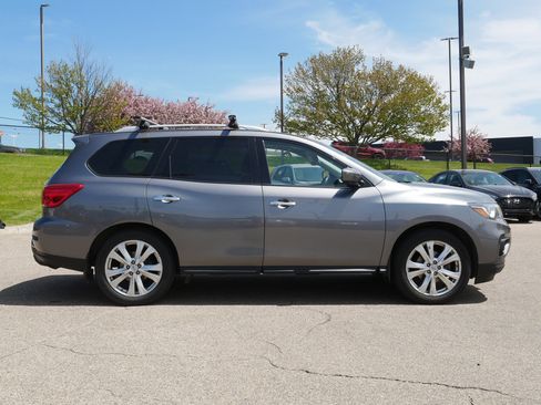 Used 2018 Nissan Pathfinder SL w/ SL Premium Package AWD/4WD image 5
