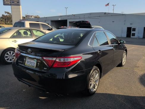 Used 2016 Toyota Camry SE image 3
