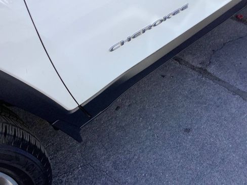 Used 2014 Jeep Cherokee Limited w/ Technology Group AWD/4WD image 24