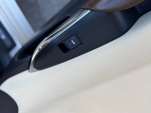 Used 2014 Toyota Avalon Limited image 41