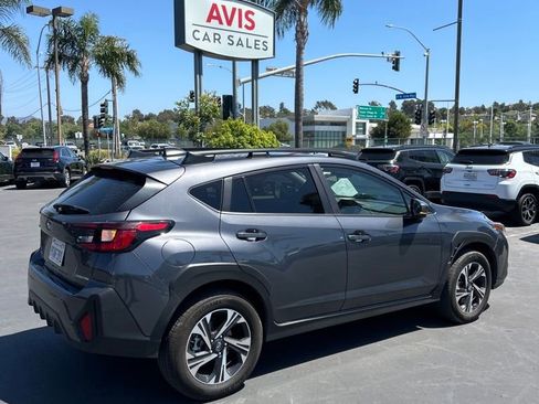 Used 2025 Subaru Crosstrek 2.0i Premium image 3