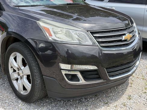 Used 2017 Chevrolet Traverse LT w/ Style and Technology Package FWD image 4