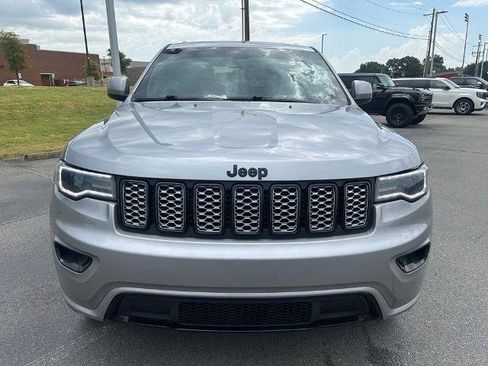 Used 2021 Jeep Grand Cherokee Laredo X AWD/4WD image 2