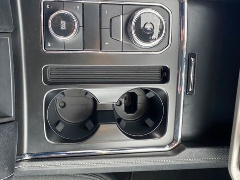 Used 2022 Ford Expedition XLT image 23