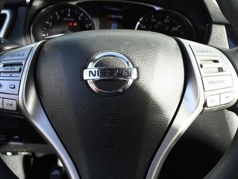 Used 2016 Nissan Rogue SV image 30