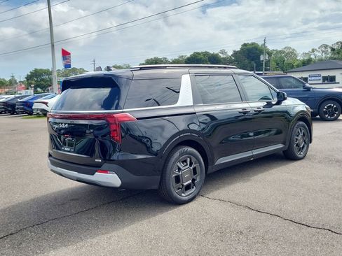 New 2026 Kia Carnival EX FWD image 6