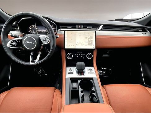 Used 2025 Jaguar F-PACE R-Dynamic S image 7