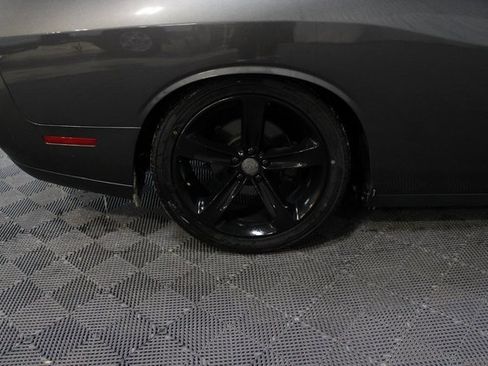 Used 2016 Dodge Challenger R/T image 10