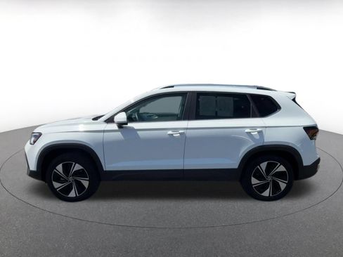 Used 2026 Volkswagen Taos SE AWD/4WD image 9