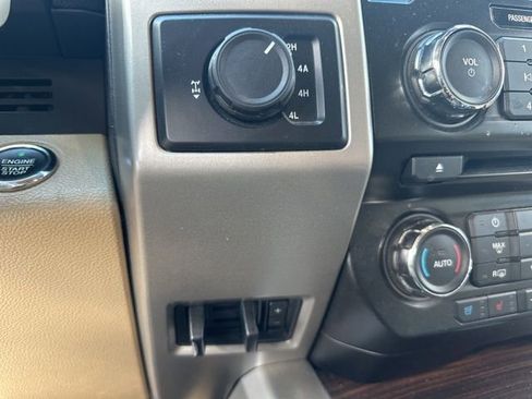 Used 2015 Ford F150 Lariat image 21