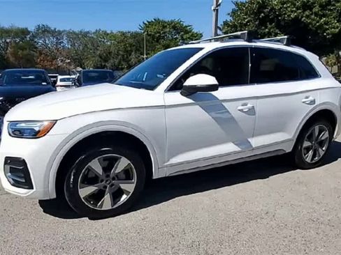 Used 2023 Audi Q5 2.0T Premium w/ Convenience Package image 4