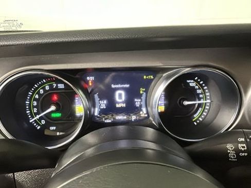 Used 2023 Jeep Wrangler Unlimited w/ Cold Weather Group AWD/4WD image 17