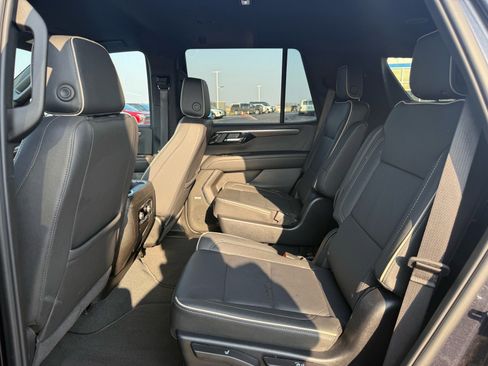 Used 2025 Chevrolet Tahoe Premier image 11